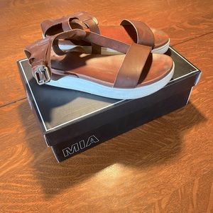 MIA Ellen brown leather platform sandals Sz 7.5 medium